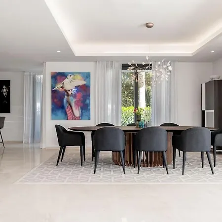 Olivos Del Paraiso Villa Estepona